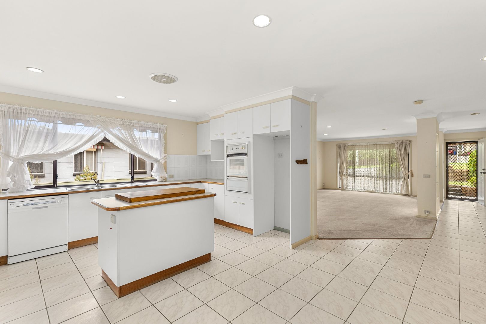 10 Bernadette Blvde, Batehaven NSW 2536, Image 1