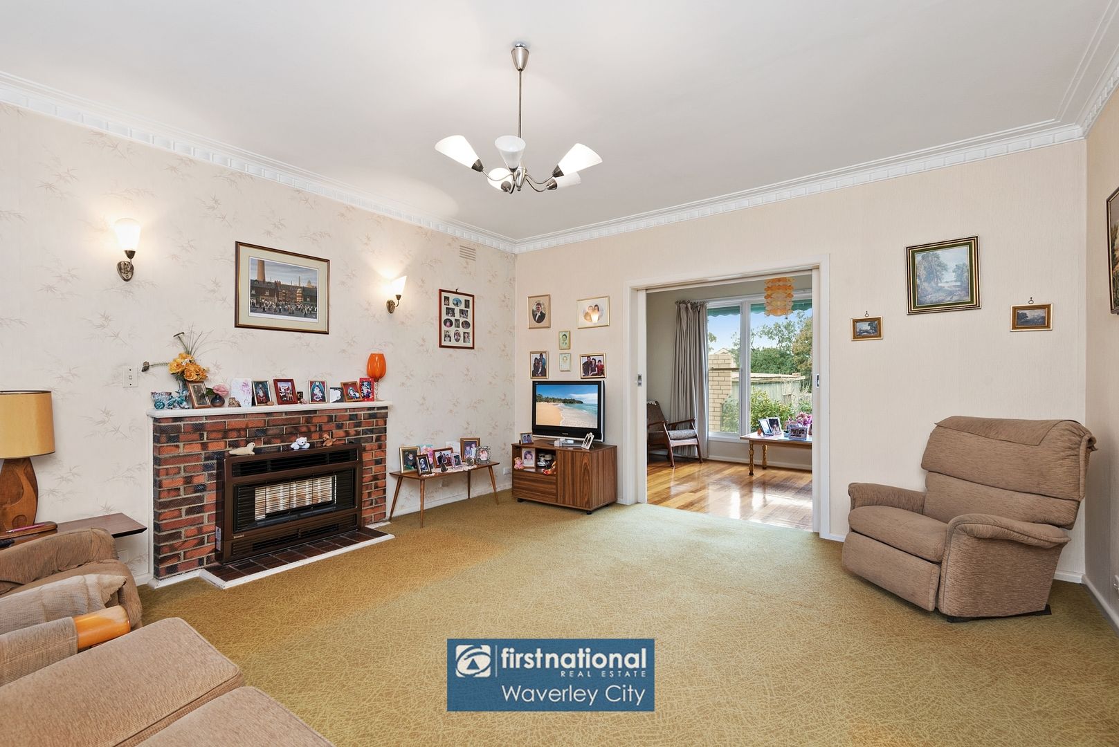 16 Durward Avenue, Glen Waverley VIC 3150, Image 2