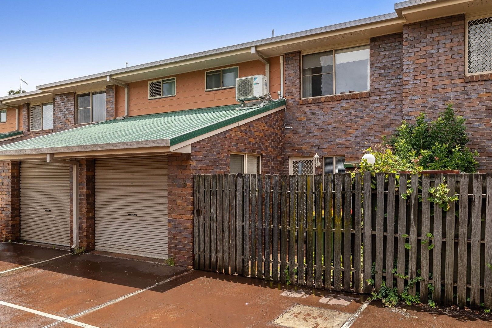 2 bedrooms Townhouse in 3/247 Herries Street NEWTOWN QLD, 4350