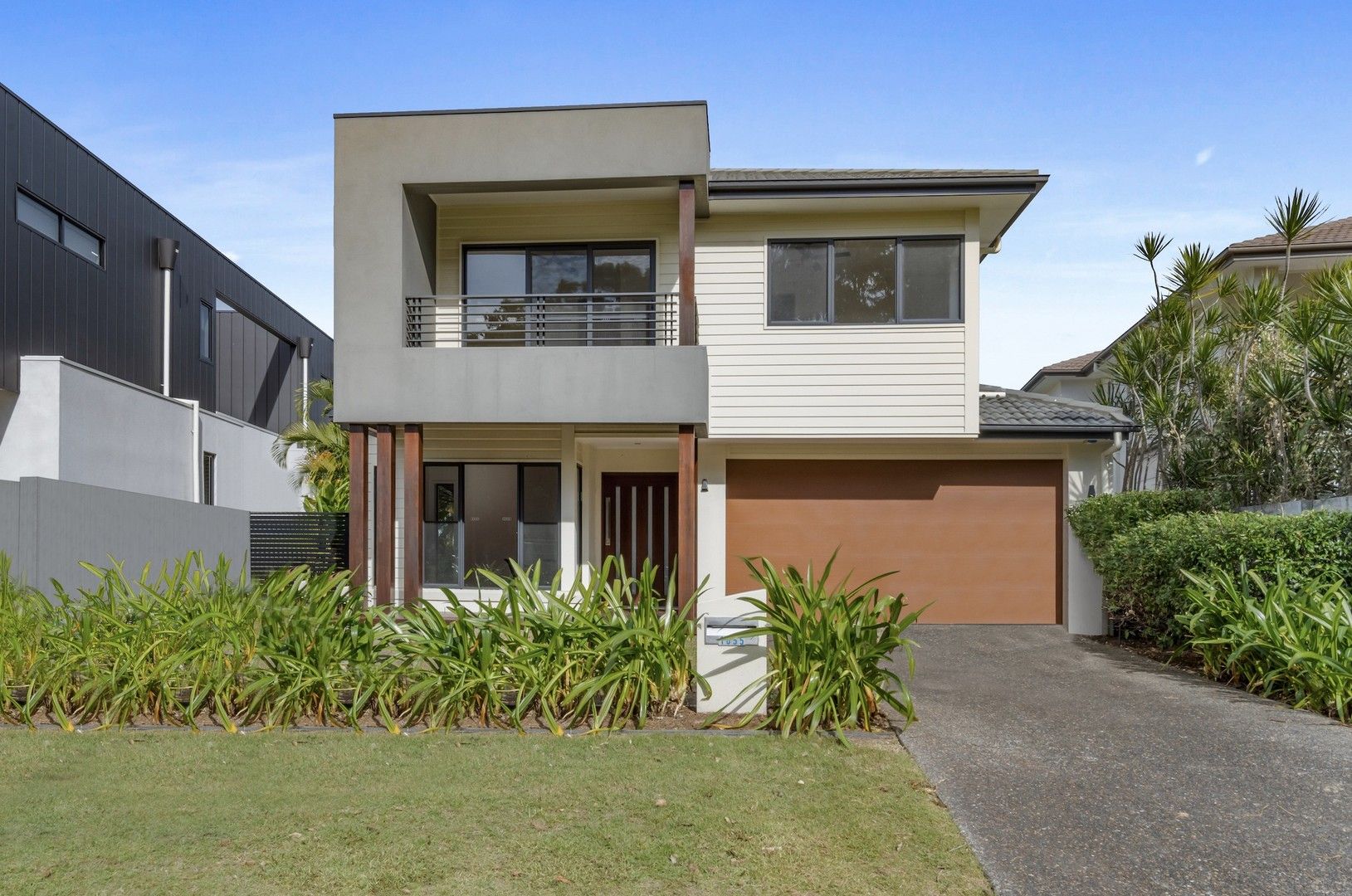 1055 Edgecliff Drive, Hope Island QLD 4212 Domain