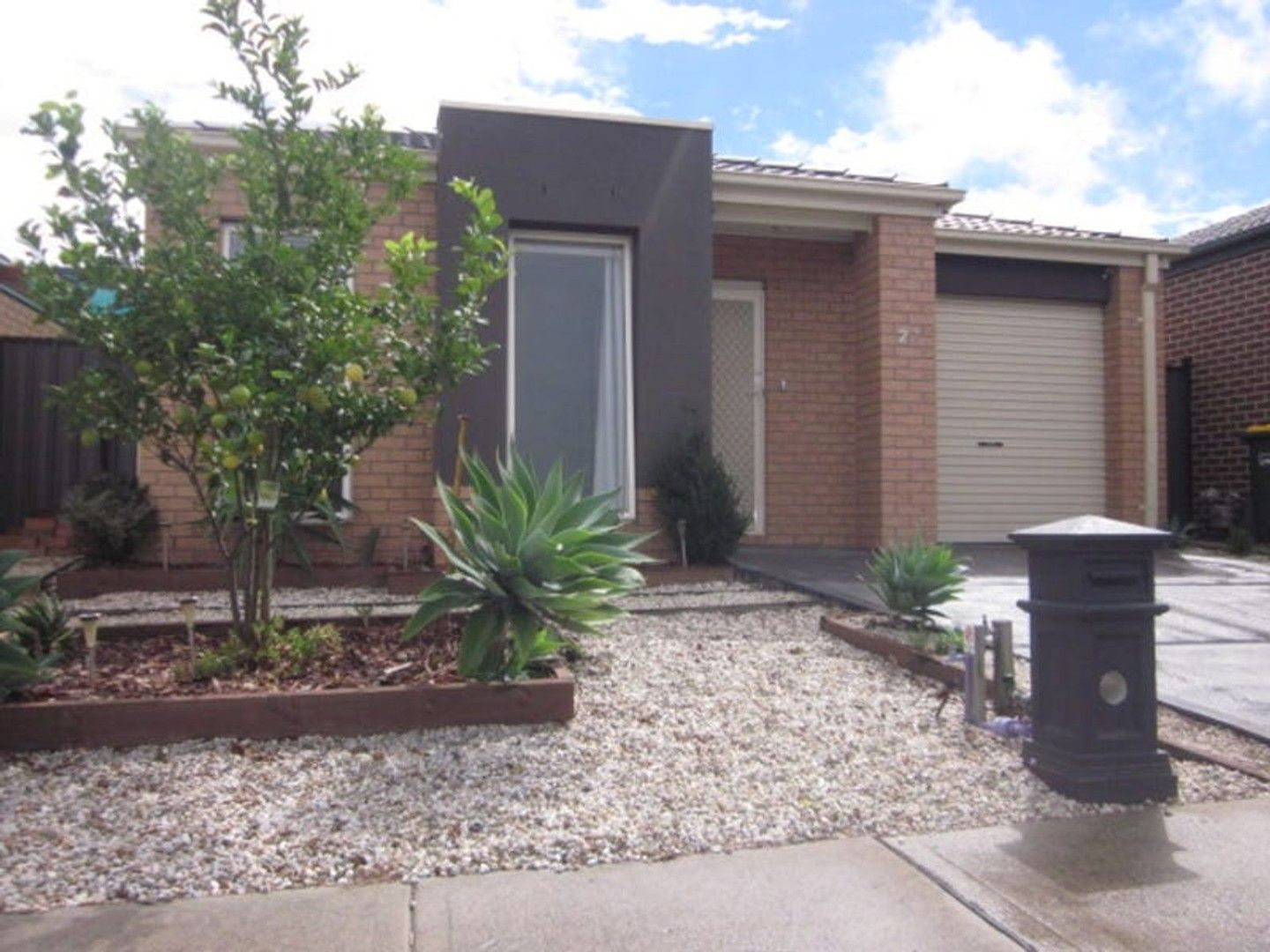 3 bedrooms House in 27 Cockatiel Circuit CRAIGIEBURN VIC, 3064