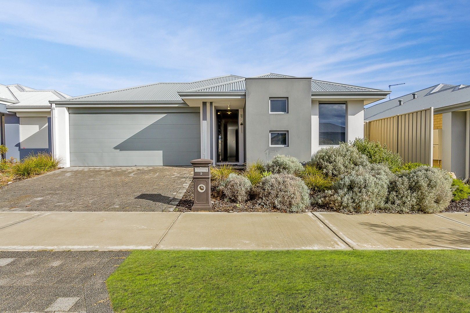 4 bedrooms House in 9 Cooralya Avenue GOLDEN BAY WA, 6174