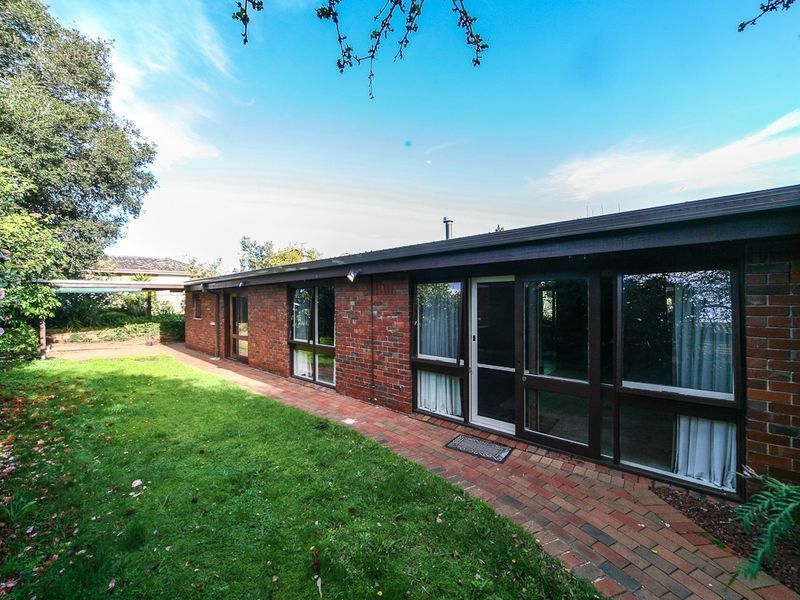 4 bedrooms House in 8 Mossfiel Drive HOPPERS CROSSING VIC, 3029