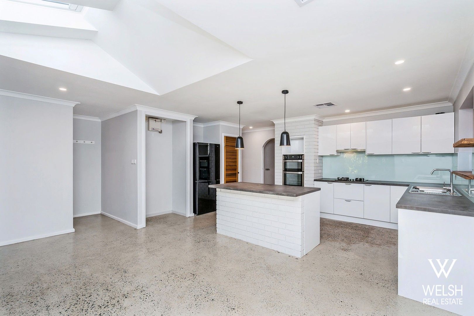 4 bedrooms House in 7 Lanea Court BELMONT WA, 6104