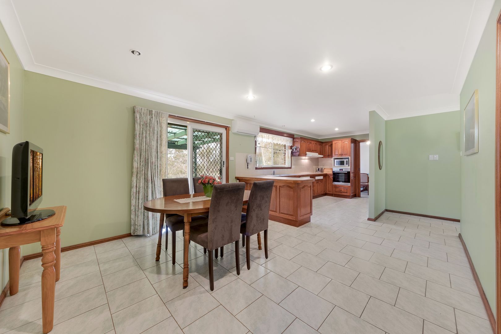 1 Browns Road, The Oaks NSW 2570, Image 2