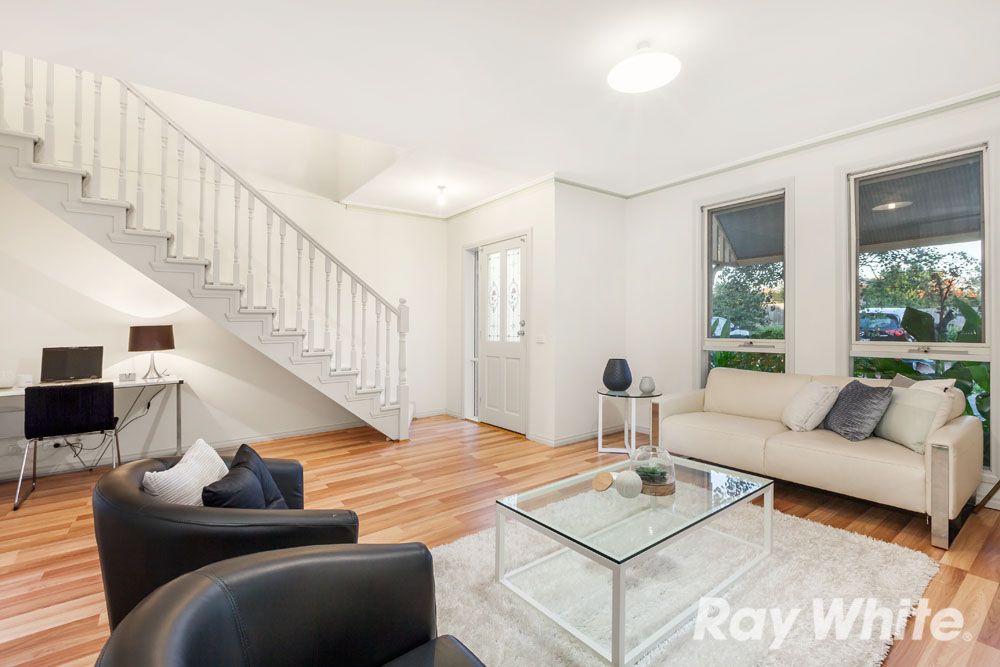 12 Silverbirch Rise, Mill Park VIC 3082, Image 2