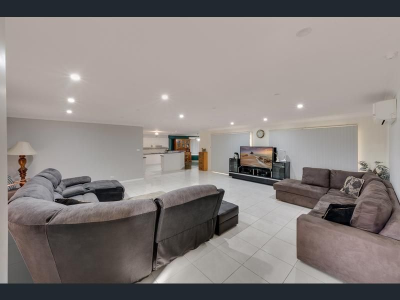 11 Eagleview Road, Minto NSW 2566, Image 2