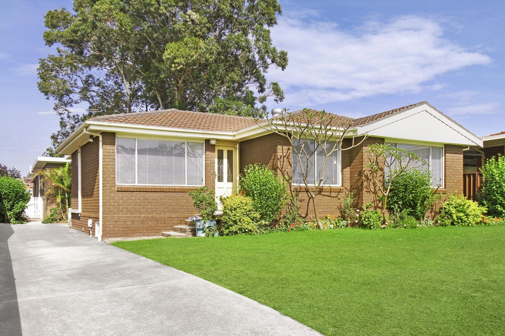 5 Denbern Street, Bossley Park NSW 2176, Image 0