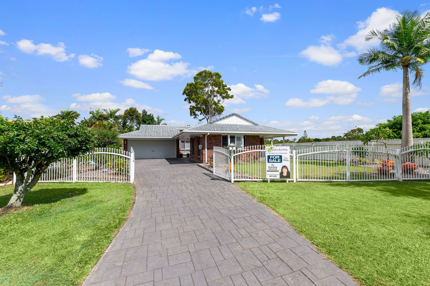 4 bedrooms House in 5 Mount Ninderry Court COOLUM BEACH QLD, 4573