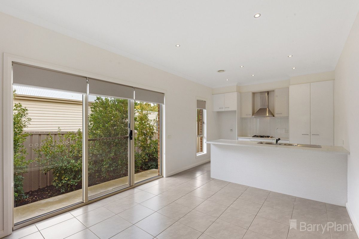 1/27 Macdougall Road, Golden Square VIC 3555, Image 2