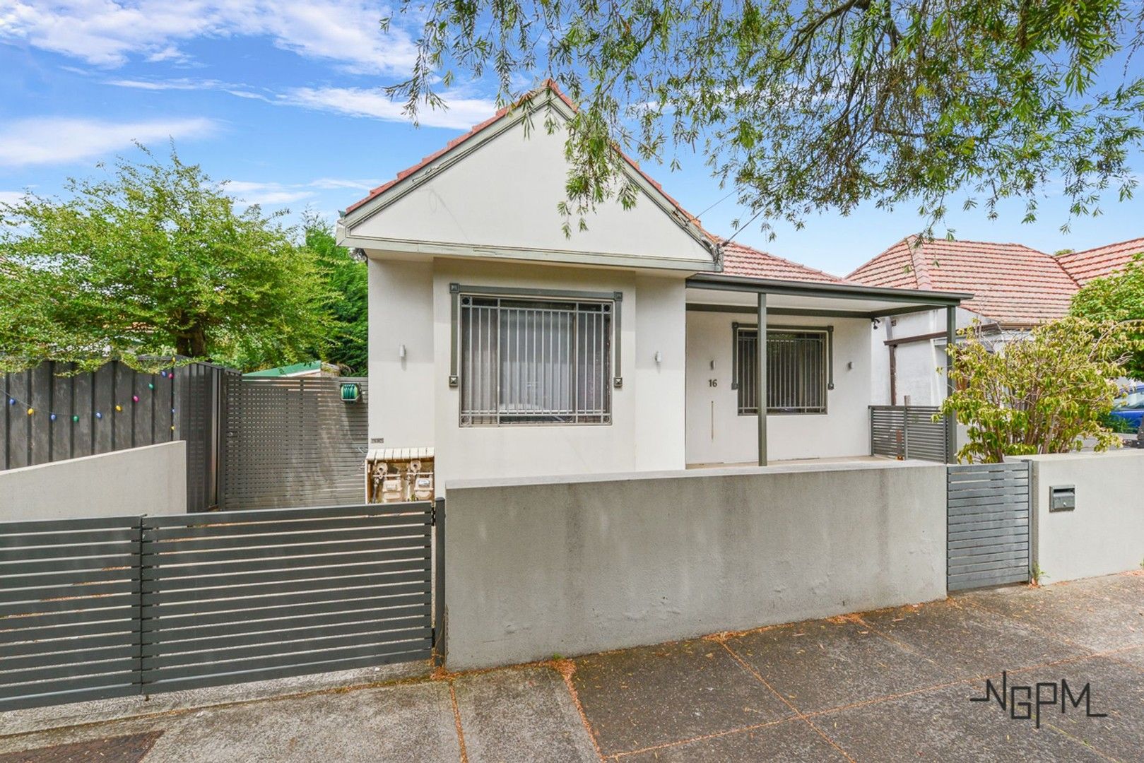 4 bedrooms House in 16 School Pde MARRICKVILLE NSW, 2204