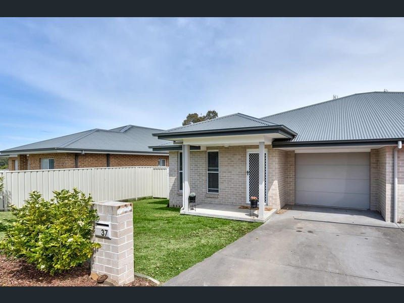 3 bedrooms House in 37 Murphy Circuit ASHTONFIELD NSW, 2323