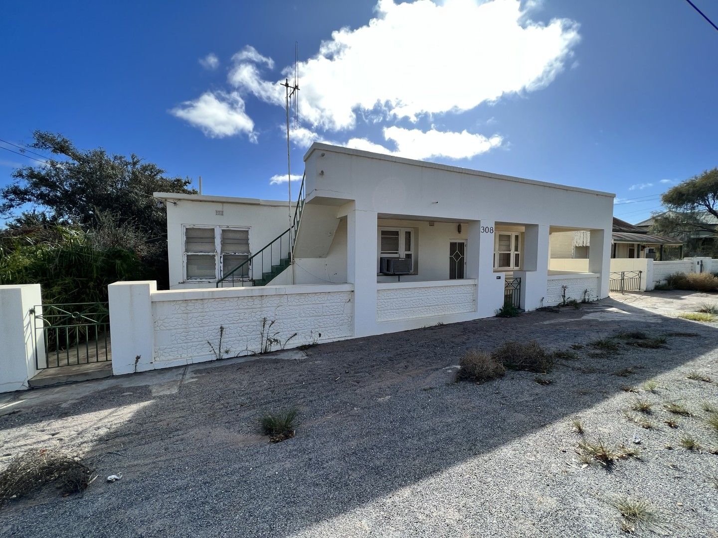 8 bedrooms House in 308 Piper Street BROKEN HILL NSW, 2880