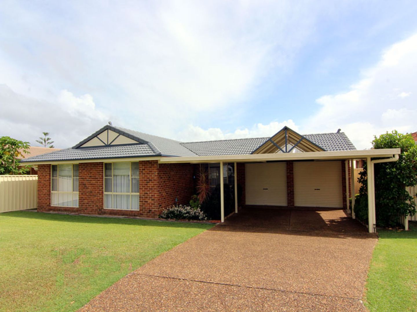 7 Gleneon Drive, Forster Property History & Address Research Domain