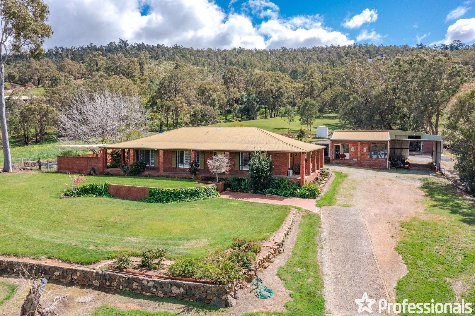 5 bedrooms House in 152 Buckingham Road KELMSCOTT WA, 6111