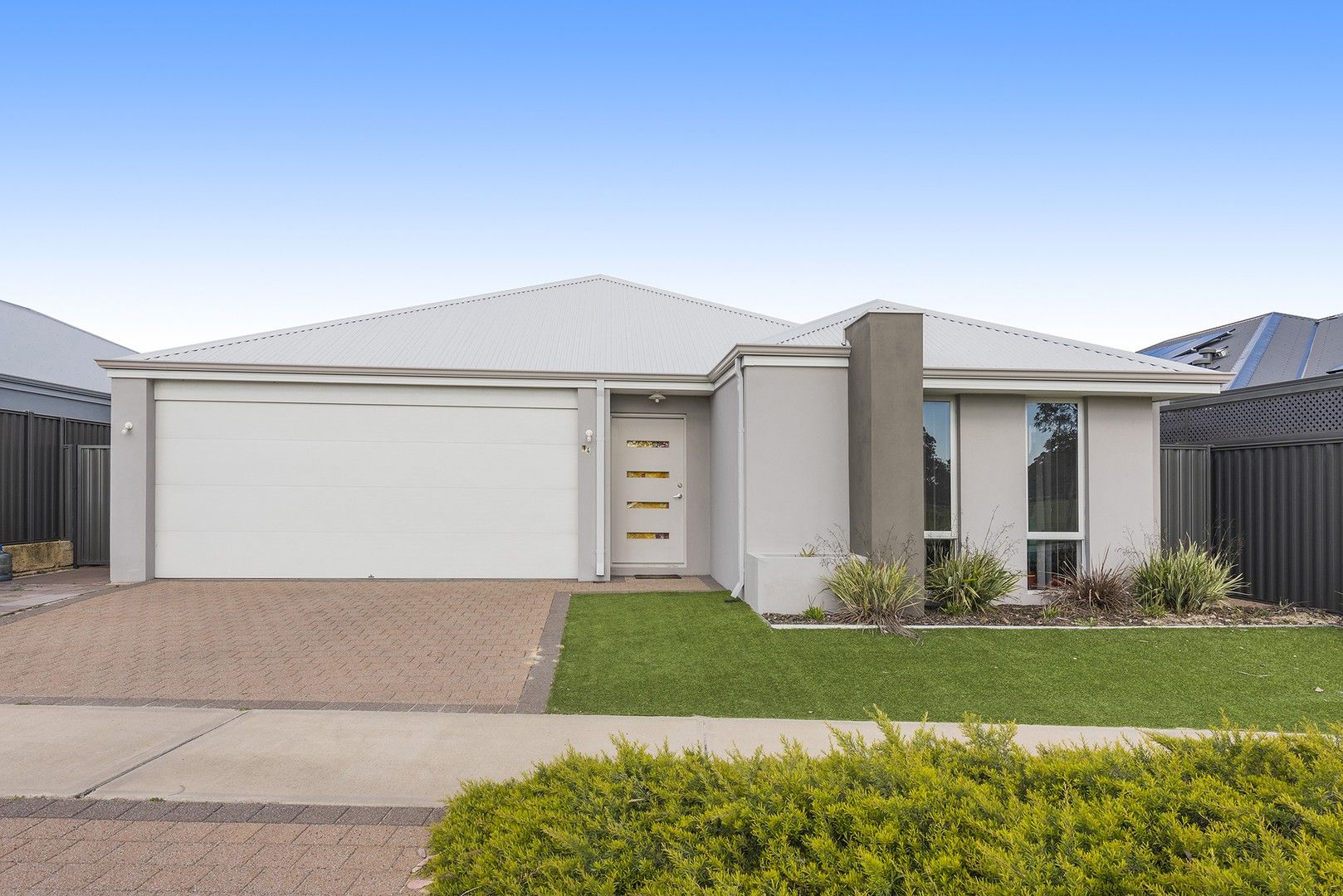4 bedrooms House in 14 Carenza Link AVELEY WA, 6069