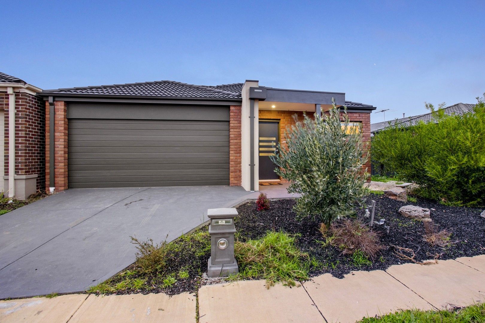 3 bedrooms House in 21 Luxford Drive POINT COOK VIC, 3030