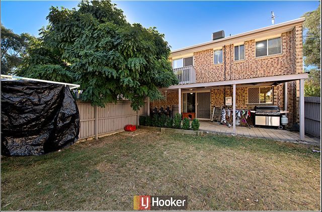 8 Saxby Close, AMAROO ACT 2914, Image 2