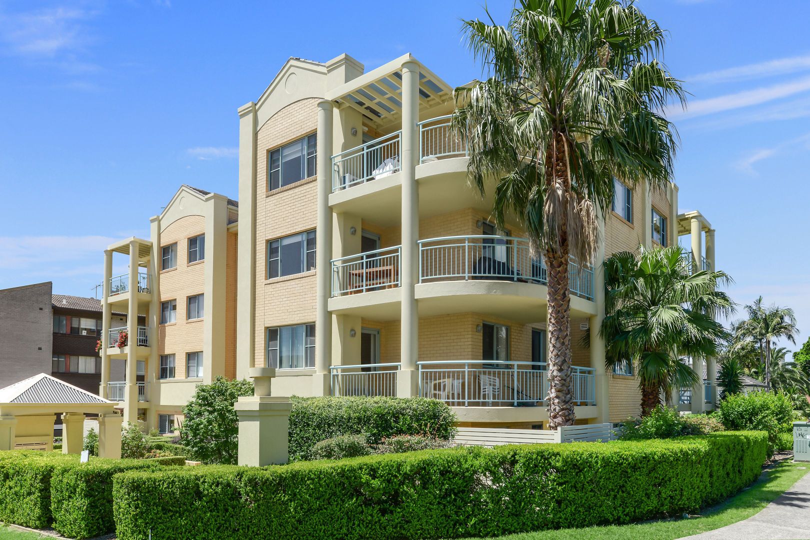 15/2 Pleasant Avenue, North Wollongong Property History & Address