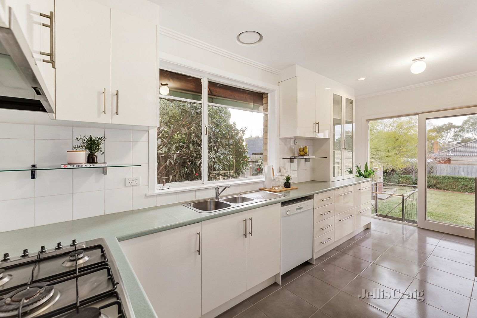 11 Normanby Road, Bentleigh East VIC 3165, Image 2
