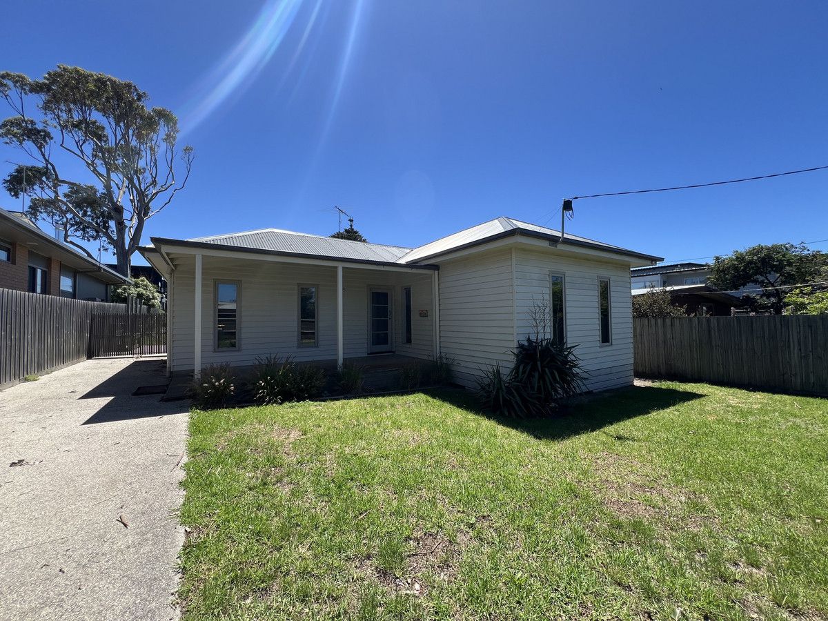 2 bedrooms House in 10 New Street TORQUAY VIC, 3228
