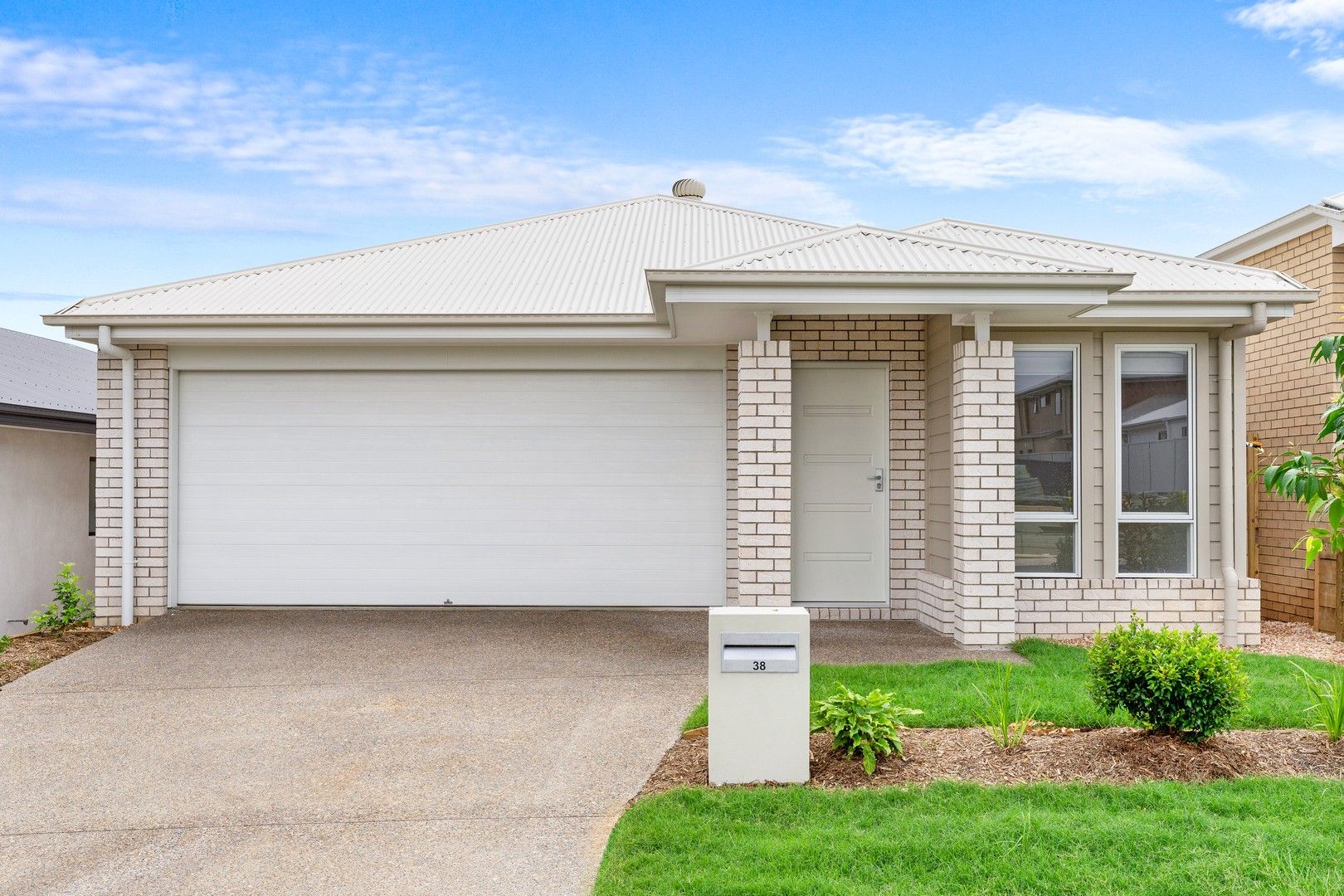 3 bedrooms House in 38 Mundaring Way SPRING MOUNTAIN QLD, 4300