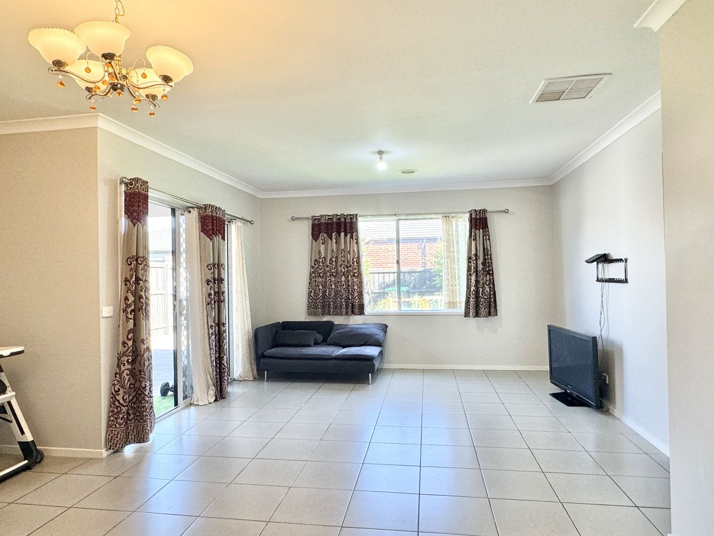 18 Dutch Avenue, Manor Lakes VIC 3024 House For Rent Domain