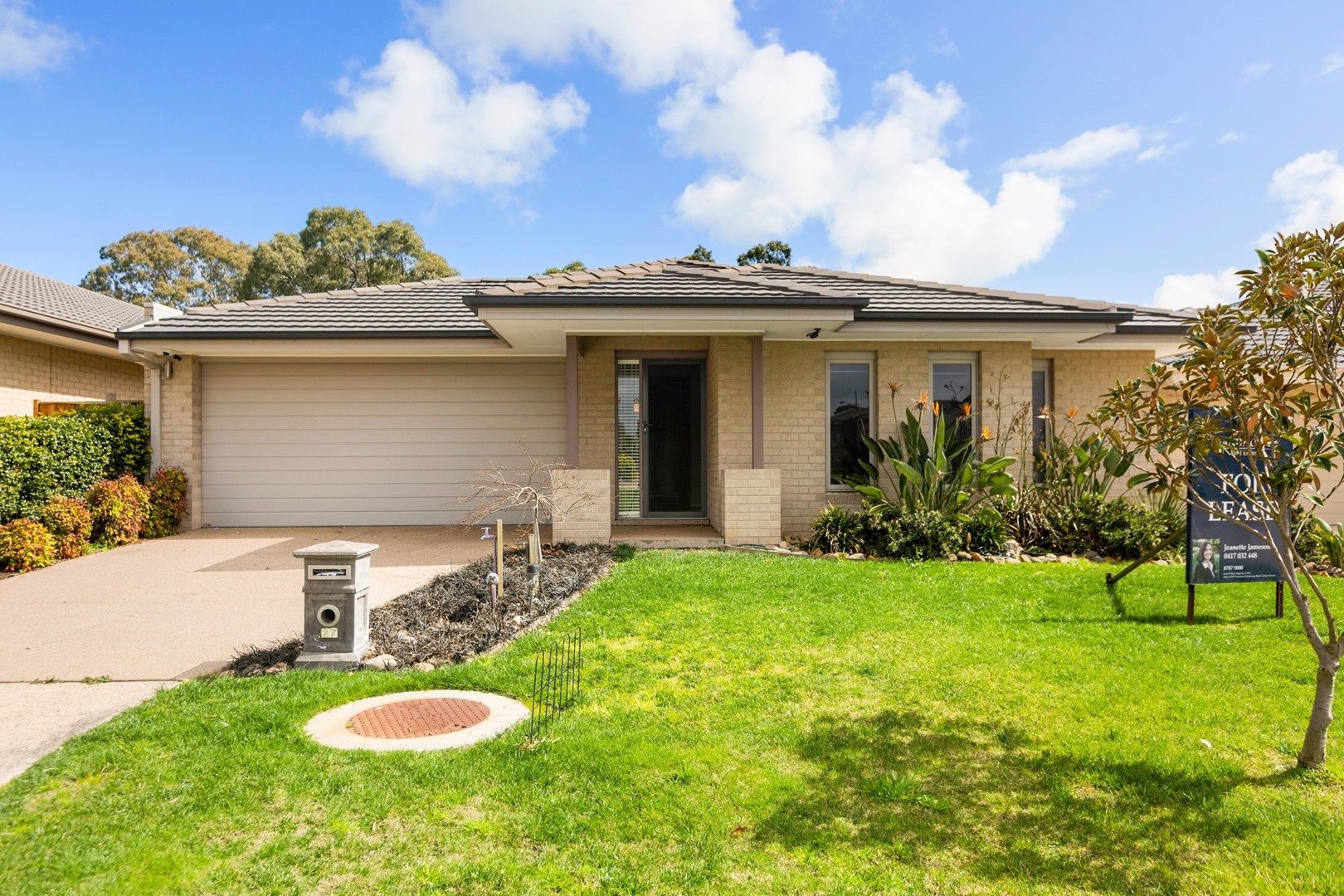 4 bedrooms House in 27 Jardine Court SANDHURST VIC, 3977