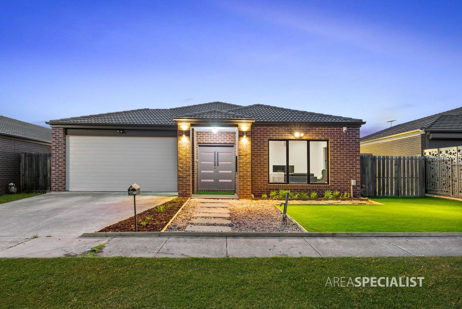 4 bedrooms House in 19 Agate Drive TARNEIT VIC, 3029