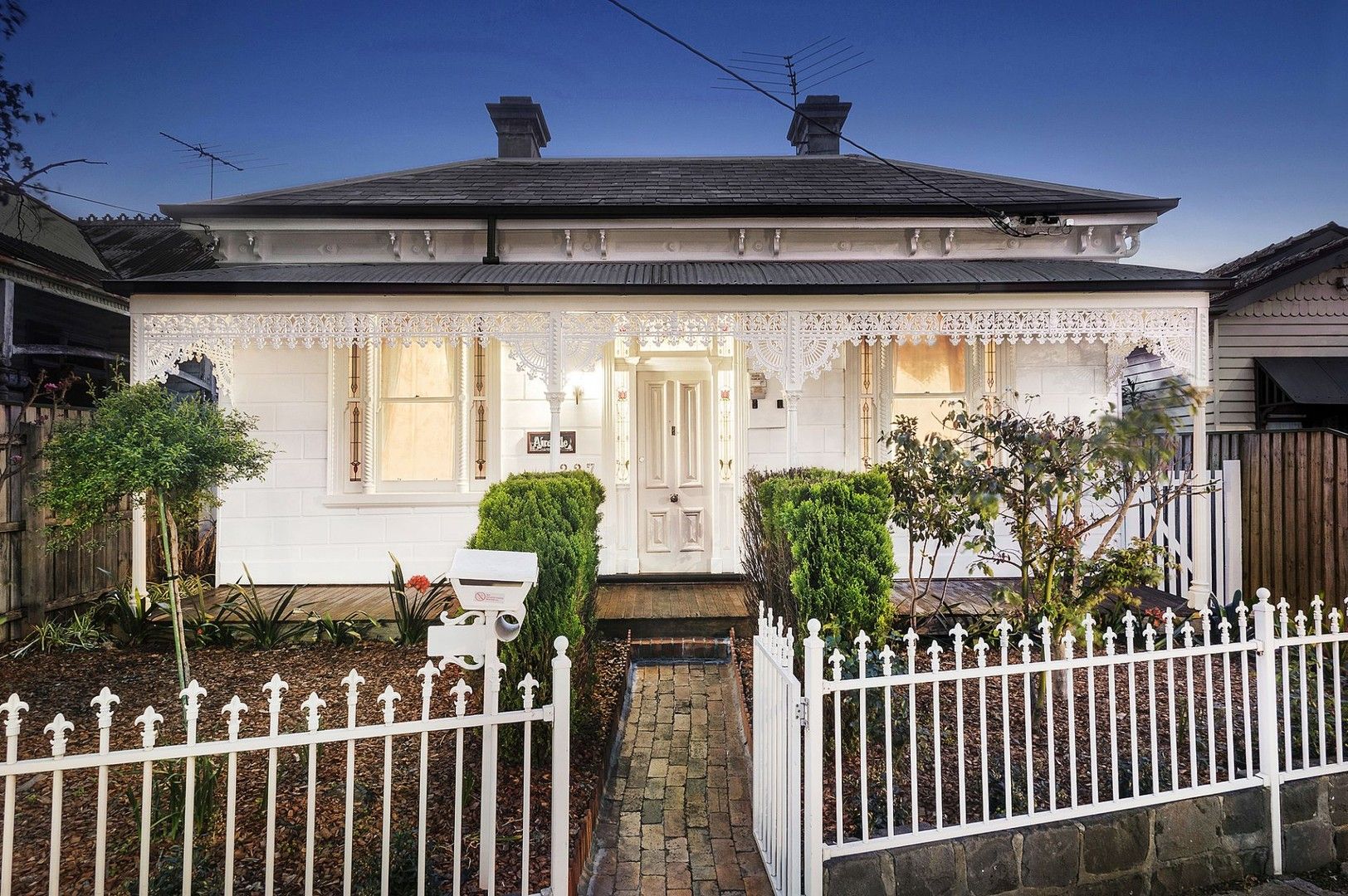 4 bedrooms House in 227 Pascoe Vale Rd ESSENDON VIC, 3040