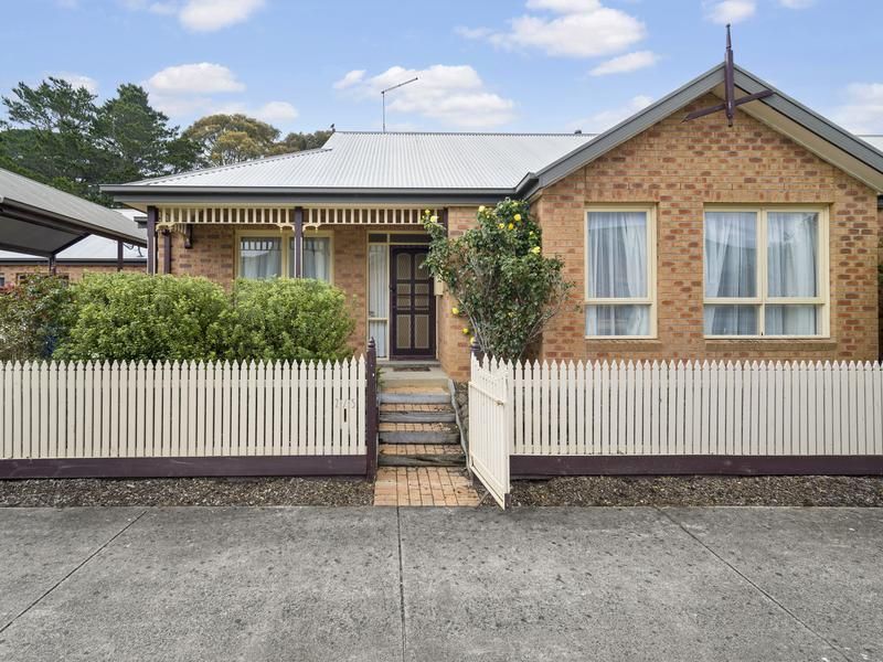 2 bedrooms Apartment / Unit / Flat in 2/5 Castle Court BALLARAT EAST VIC, 3350