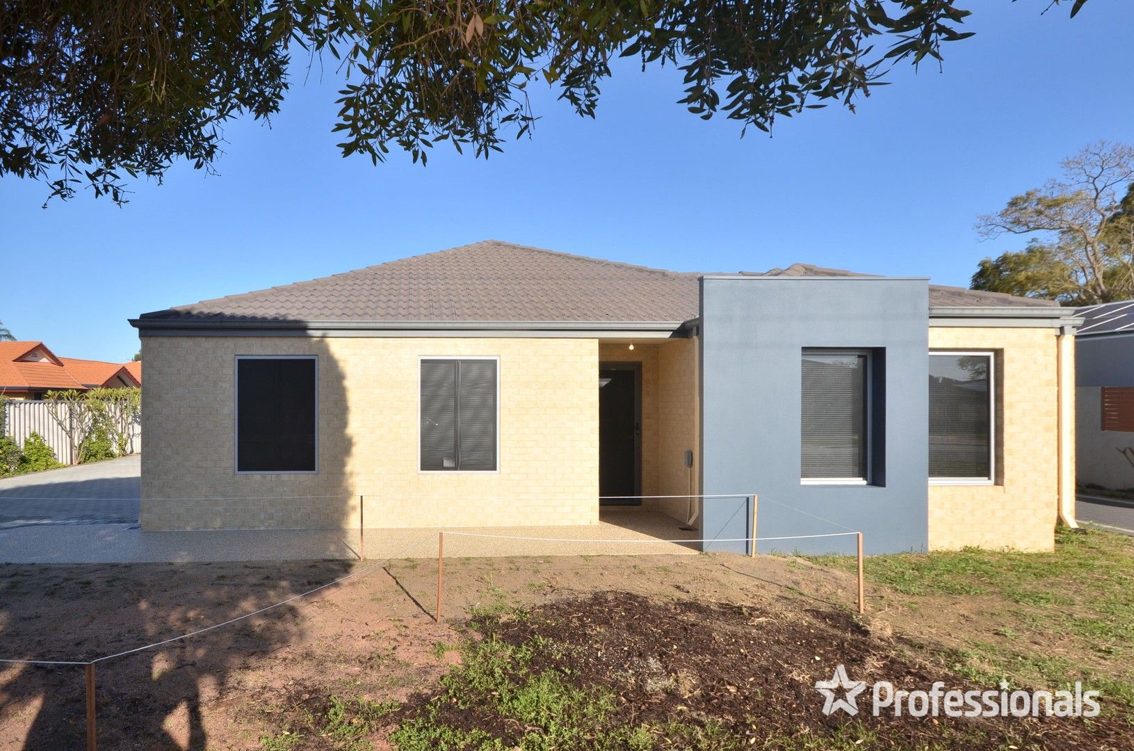 4 bedrooms House in 32A Orpington Street CLOVERDALE WA, 6105