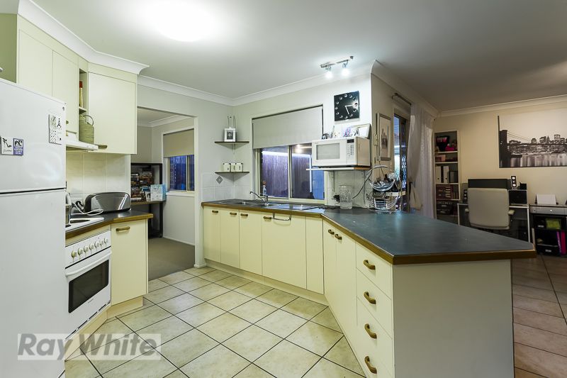 4 Achterberg Place, Victoria Point QLD 4165, Image 2
