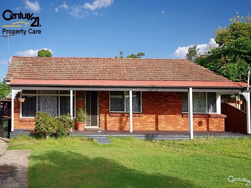 10 Waratah Crescent, Macquarie Fields NSW 2564, Image 0