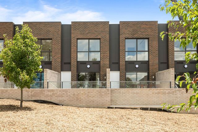 3 bedrooms Townhouse in 19/181 Sutherland Crescent TAYLOR ACT, 2913