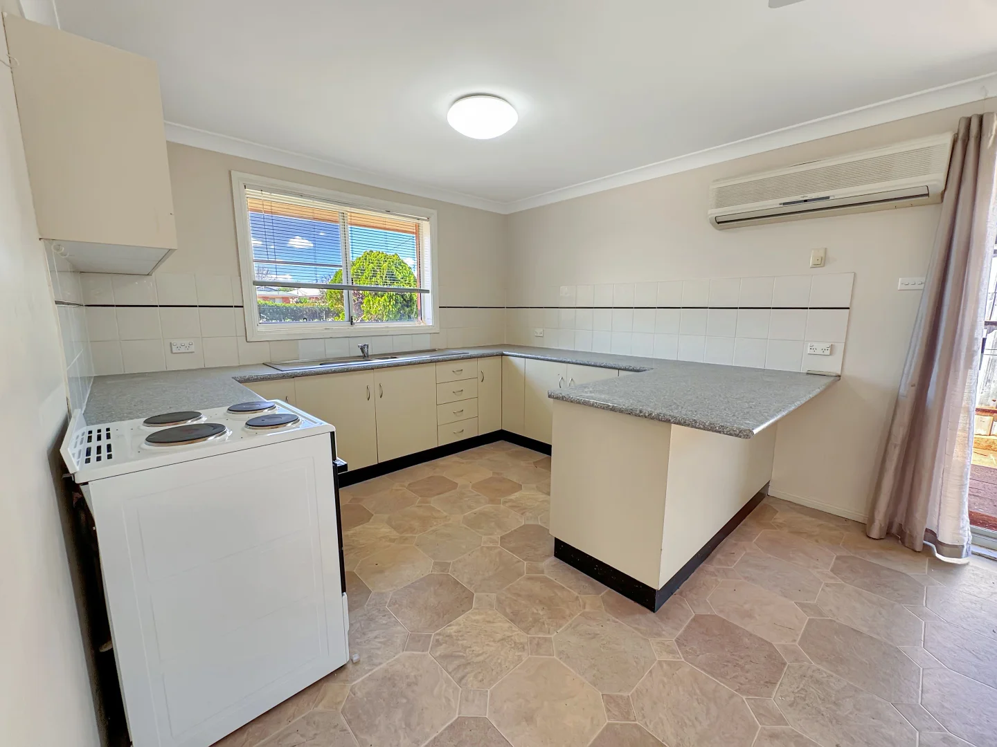 Additional image 5 of 134 Moss Avenue, Narromine NSW 2821
