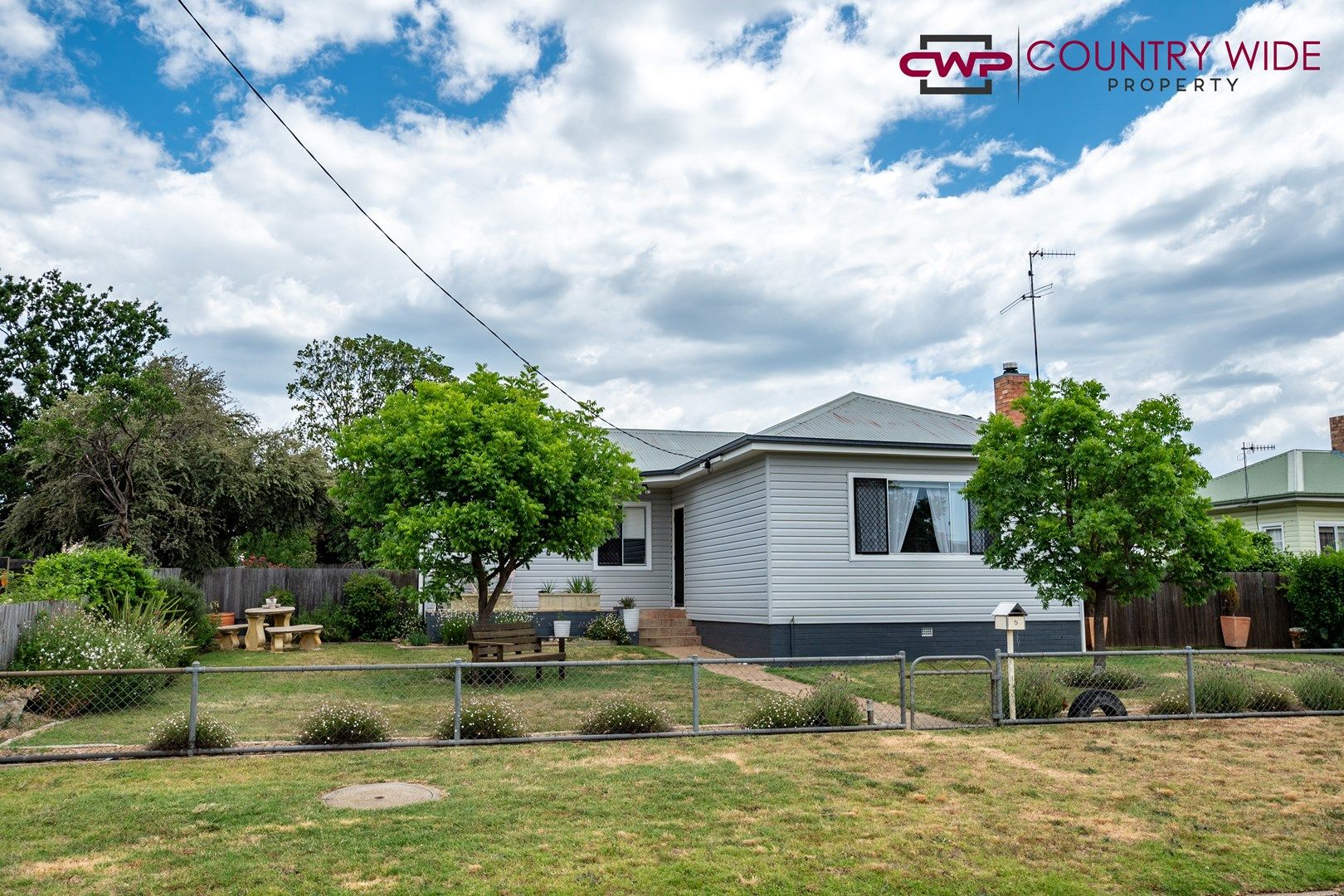 House in 5 Hilton Street, GLEN INNES NSW, 2370