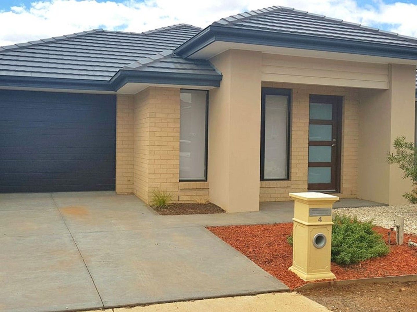 3 bedrooms House in 4 Farrow Place MADDINGLEY VIC, 3340