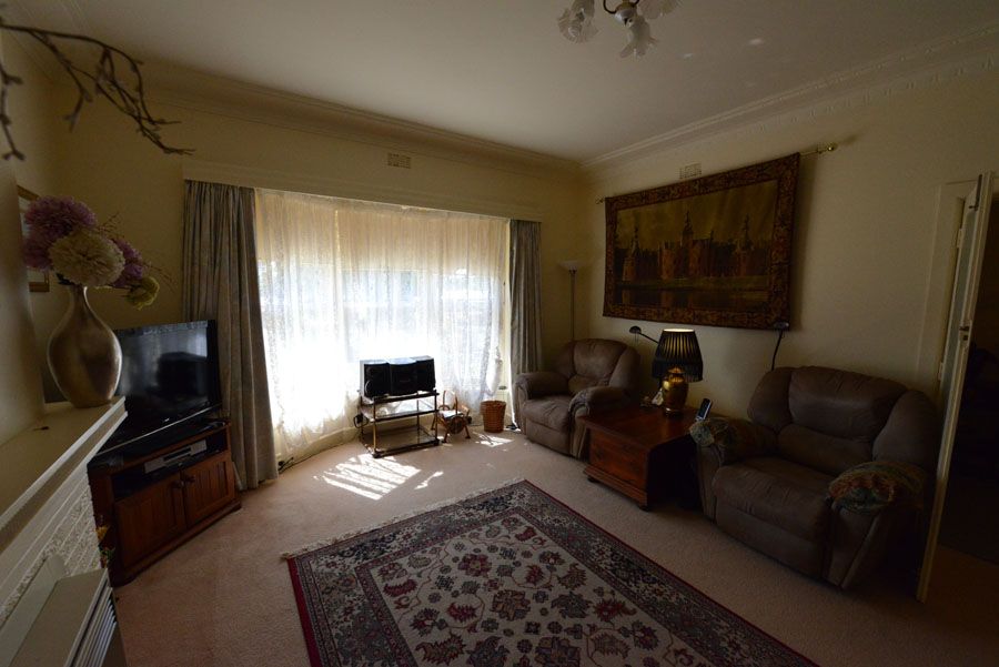 8 Clifton Street, Charlton VIC 3525, Image 2