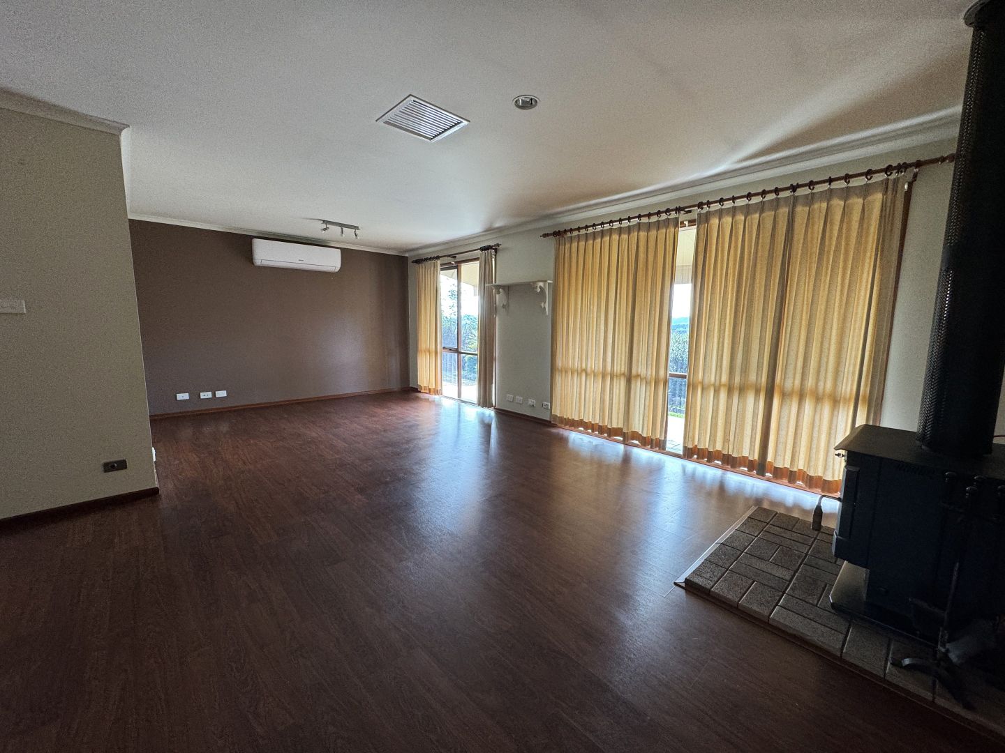 209 Wynyard Street, Tumut NSW 2720 House For Rent 460 Domain