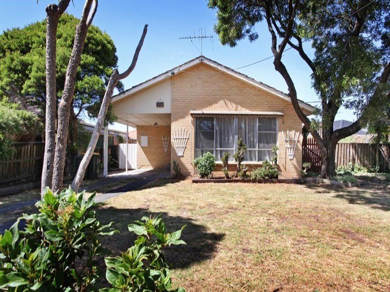 3 bedrooms House in 24 Robertson Crescent LAVERTON VIC, 3028