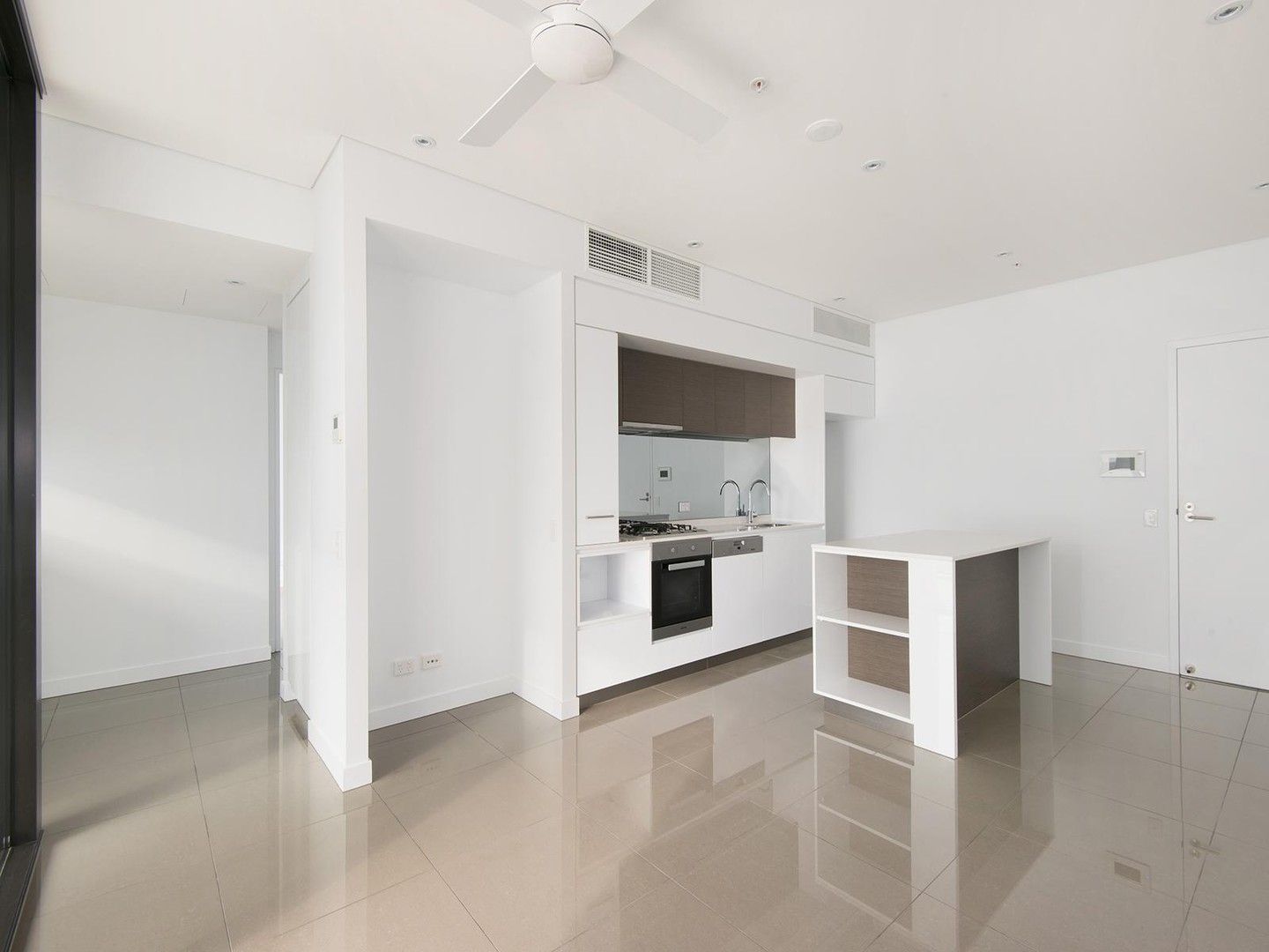 2 bedrooms Apartment / Unit / Flat in 3096/33 Remora Road HAMILTON QLD, 4007