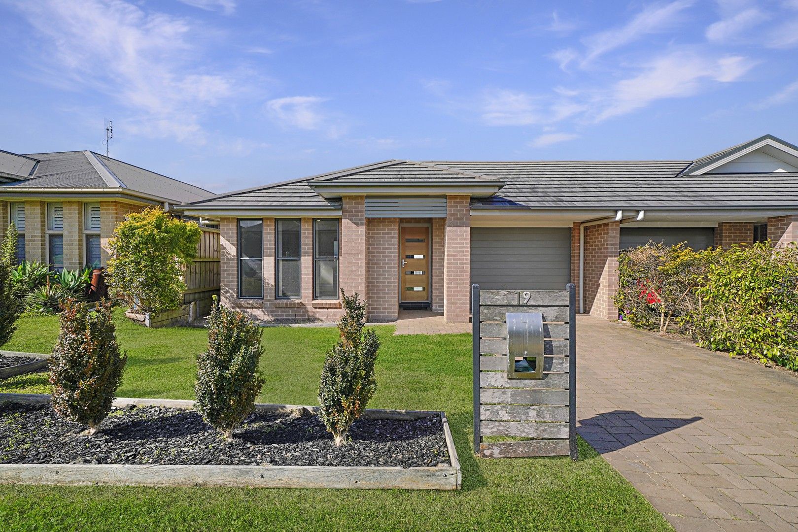 3 bedrooms Semi-Detached in 19 Teal Street ABERGLASSLYN NSW, 2320