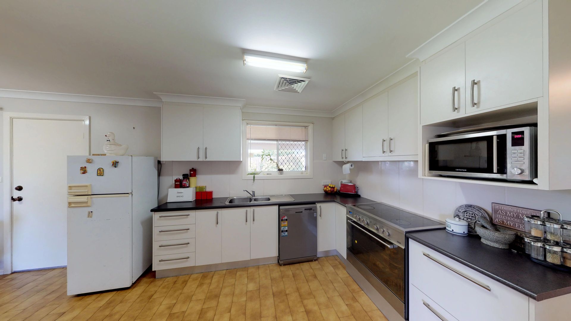 19 Kensington Avenue, Dubbo NSW 2830, Image 2