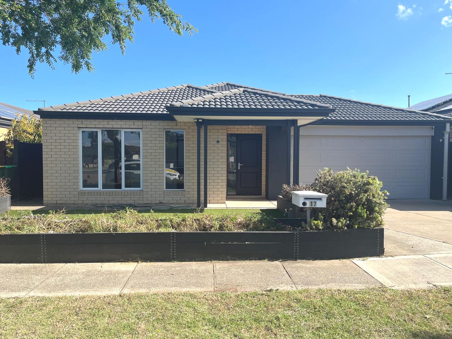 4 bedrooms House in 17 Safari Drive TARNEIT VIC, 3029