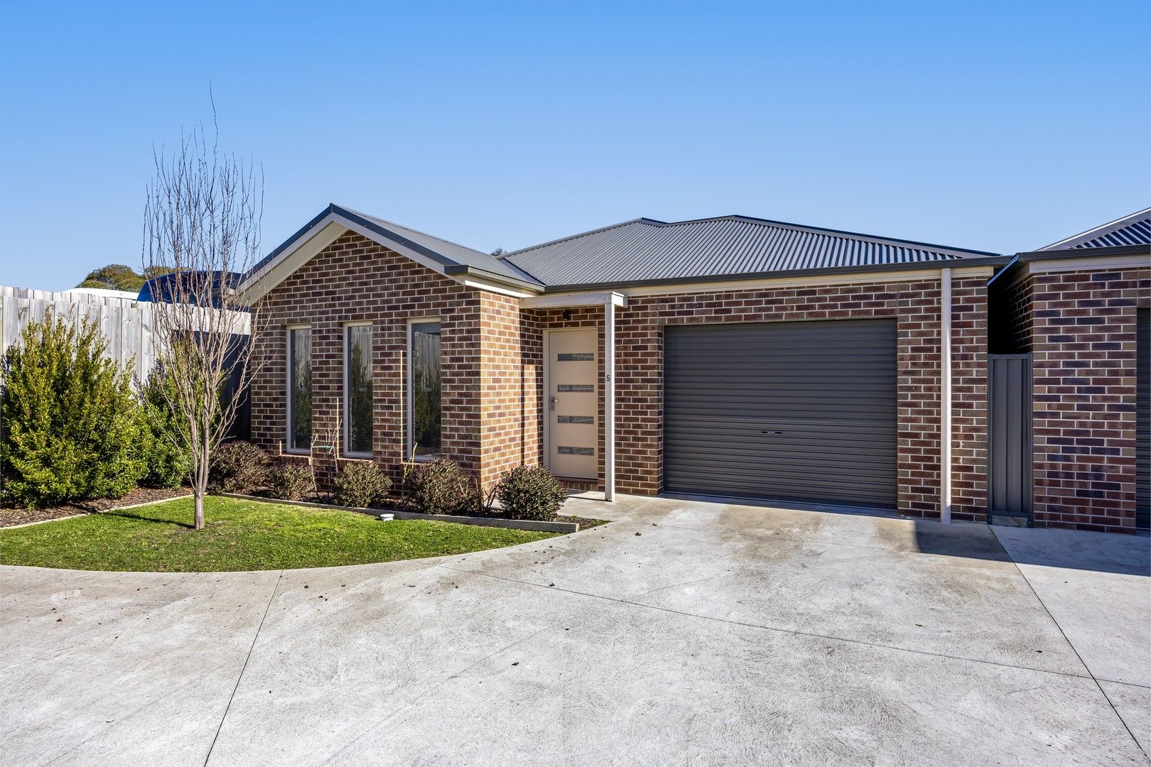 2 bedrooms Townhouse in 5 Bilston Place SEBASTOPOL VIC, 3356