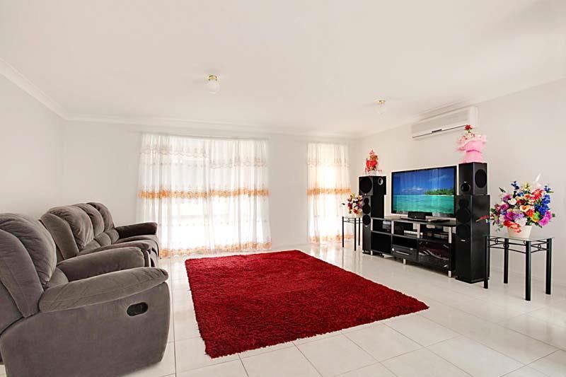 9 Salerno Pl, Blairmount NSW 2559, Image 1