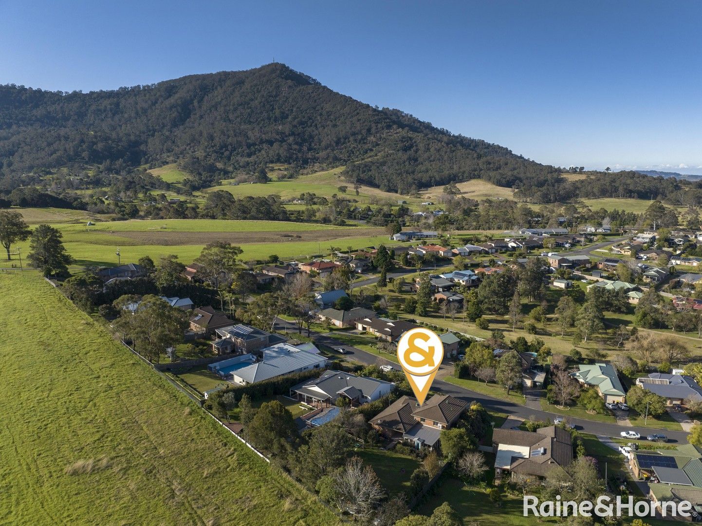 4 bedrooms House in 39 Nooramunga Avenue CAMBEWARRA VILLAGE NSW, 2540