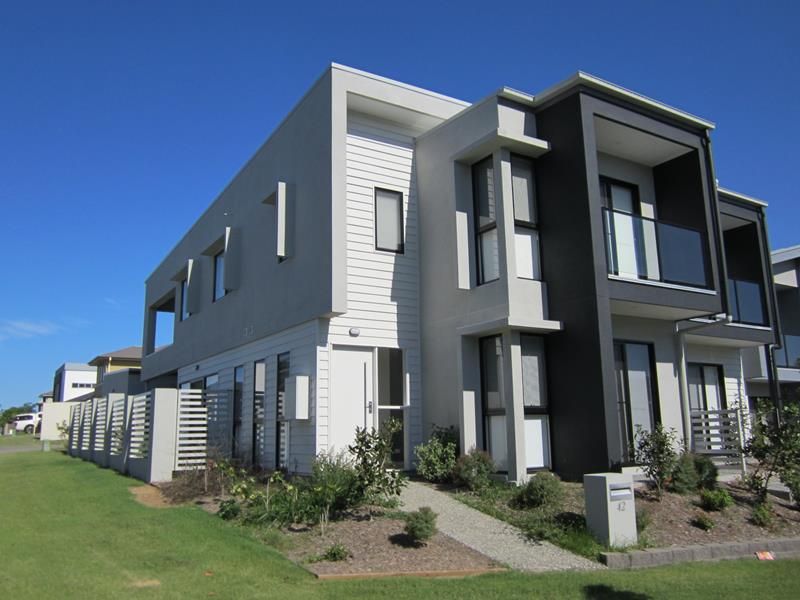 4 bedrooms Villa in 42 Eagle Parade ROCHEDALE QLD, 4123