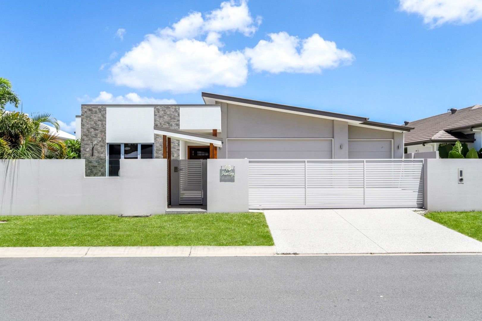 5 bedrooms House in 18 Hartley Crescent PELICAN WATERS QLD, 4551